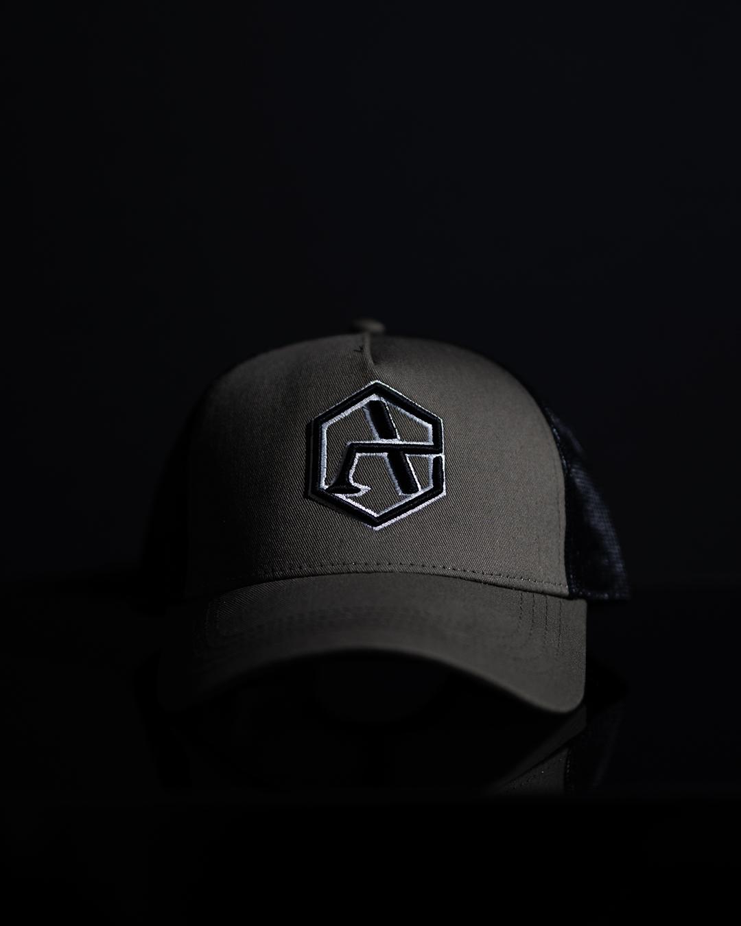 TRUCKER HAT KHAKI/BLACK