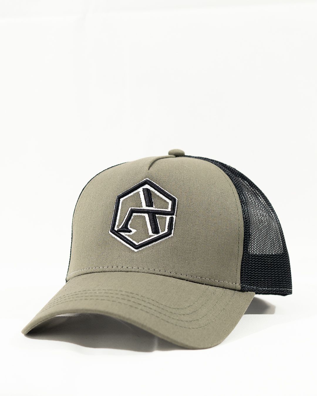 TRUCKER HAT KHAKI/BLACK